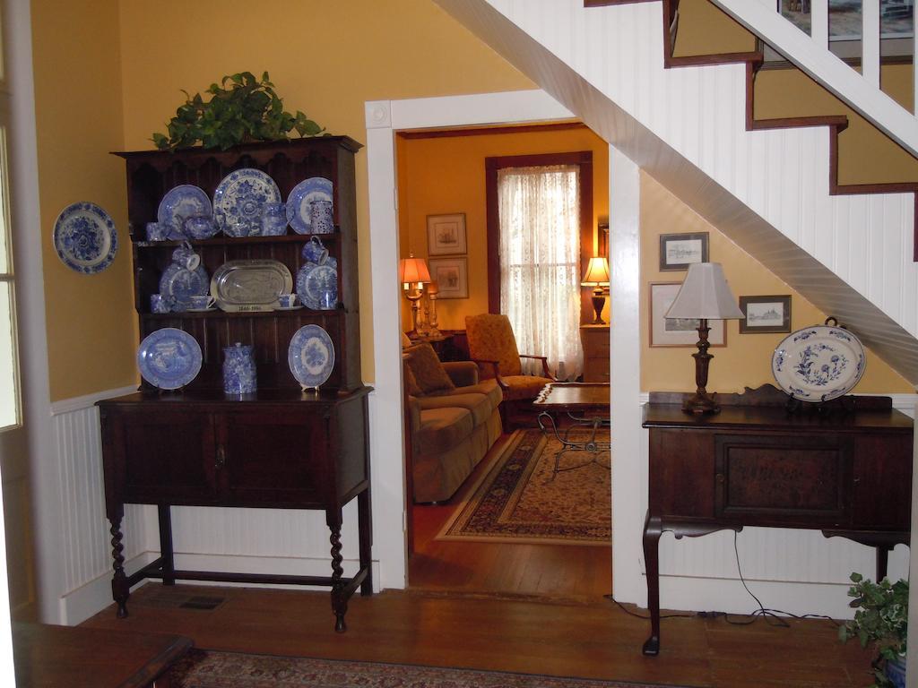 Carriage House Fredericksburg Bed & Breakfast Exterior photo