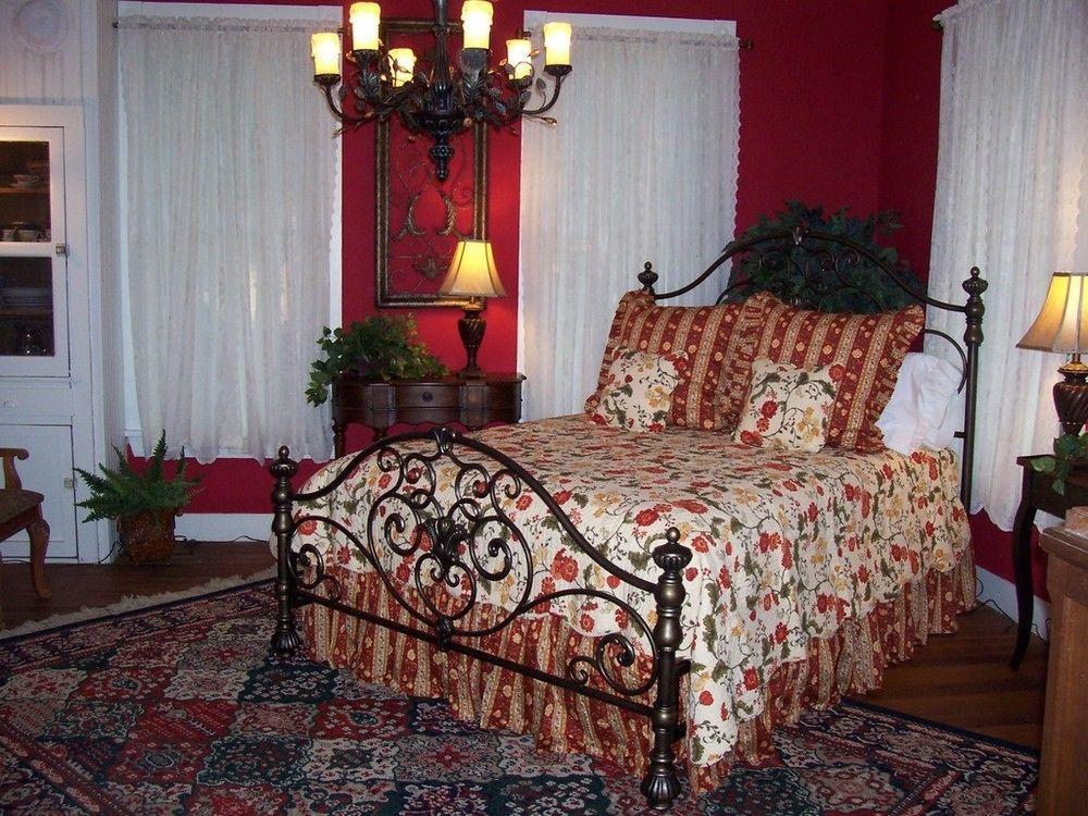 Carriage House Fredericksburg Bed & Breakfast Exterior photo